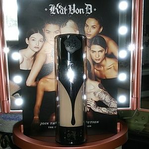 Kat Von D Lock-it Foundation Light 44 Cool
